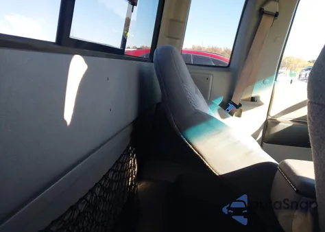 2002 Mazda B3000 Ds z USA, uszkodzony, nr VIN 4F4YR16U72TM01773